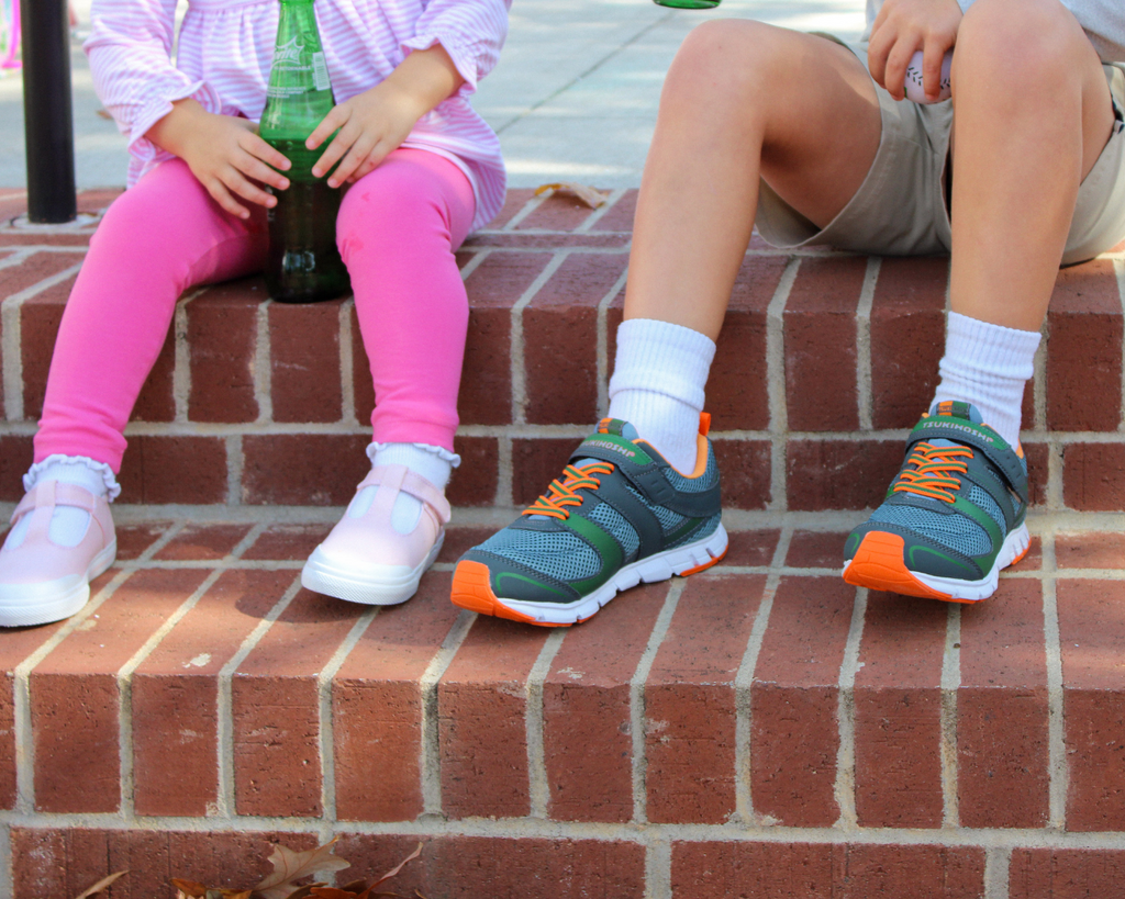 5 Signs It's Time to Buy New Shoes for Your Child